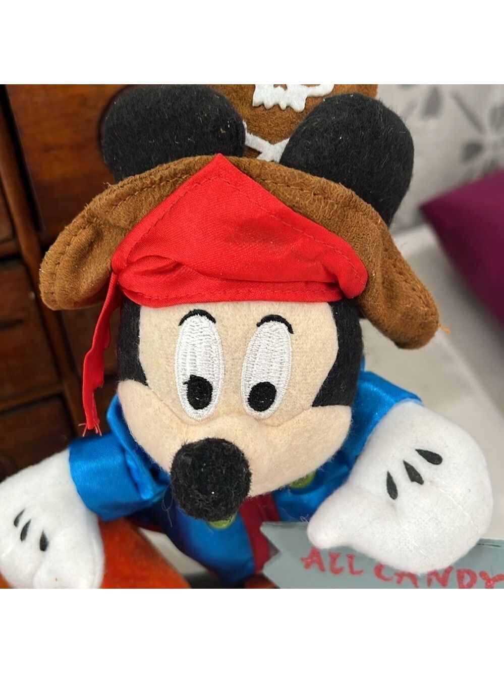 Vintage Mickey Mouse pirate Halloween treat holder. Very good vintage condition. - Picture 2 of 10
